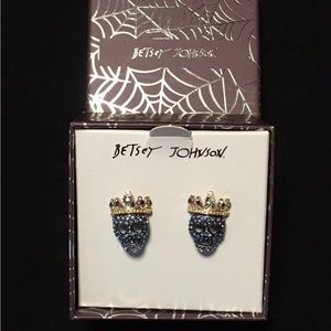 Betsey Johnson gem skull Earrings